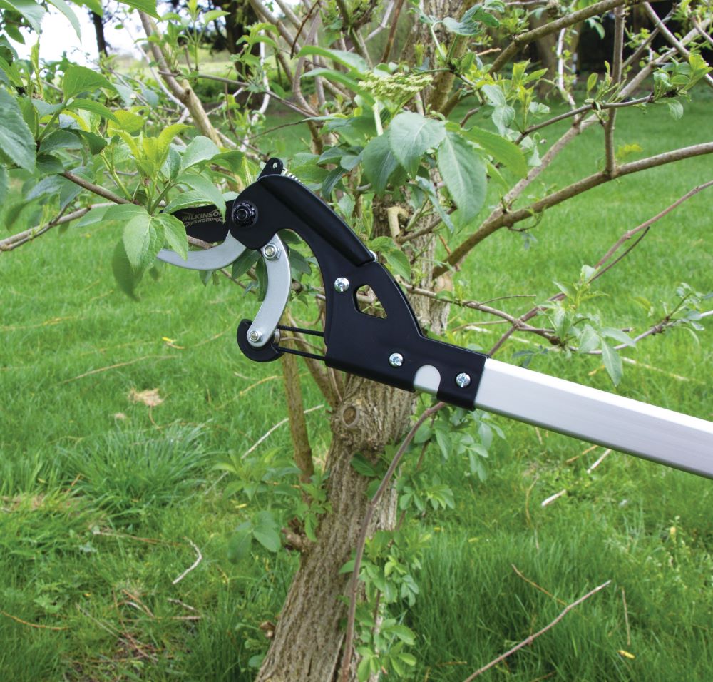 WS Ultralight 1.5m Branch Cutter lifestyle head image - web.jpg